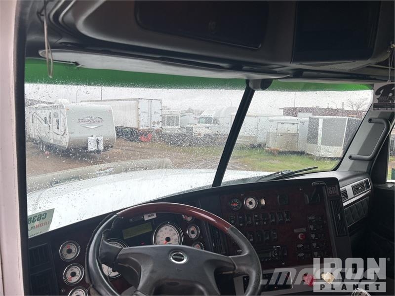 Freightliner Rebel on Freightliner Coronado 122SD 8x6 Sleeper コンバイン/バキュームトラック