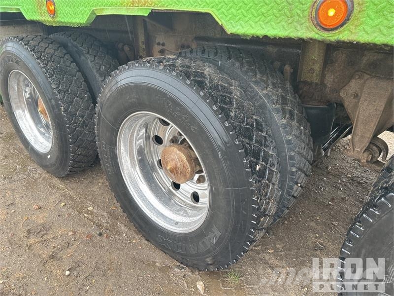Freightliner Rebel on Freightliner Coronado 122SD 8x6 Sleeper コンバイン/バキュームトラック