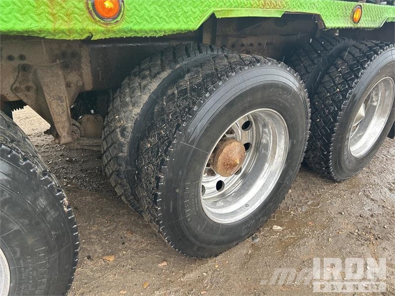 Freightliner Rebel on Freightliner Coronado 122SD 8x6 Sleeper コンバイン/バキュームトラック