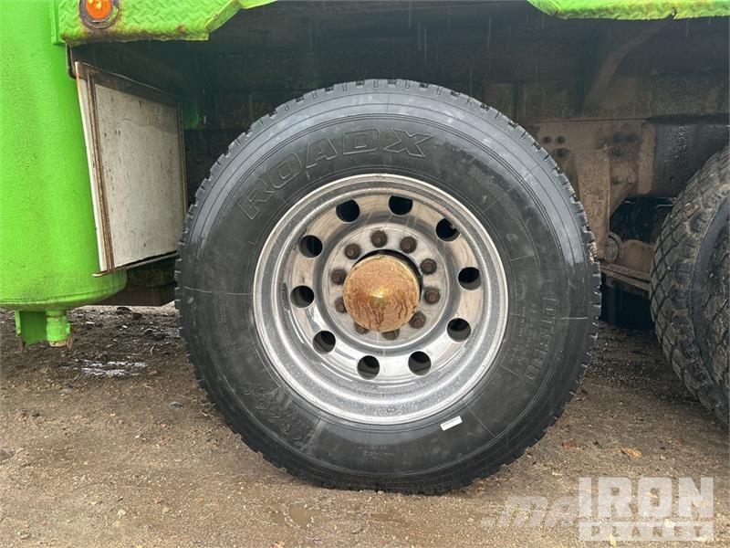 Freightliner Rebel on Freightliner Coronado 122SD 8x6 Sleeper コンバイン/バキュームトラック