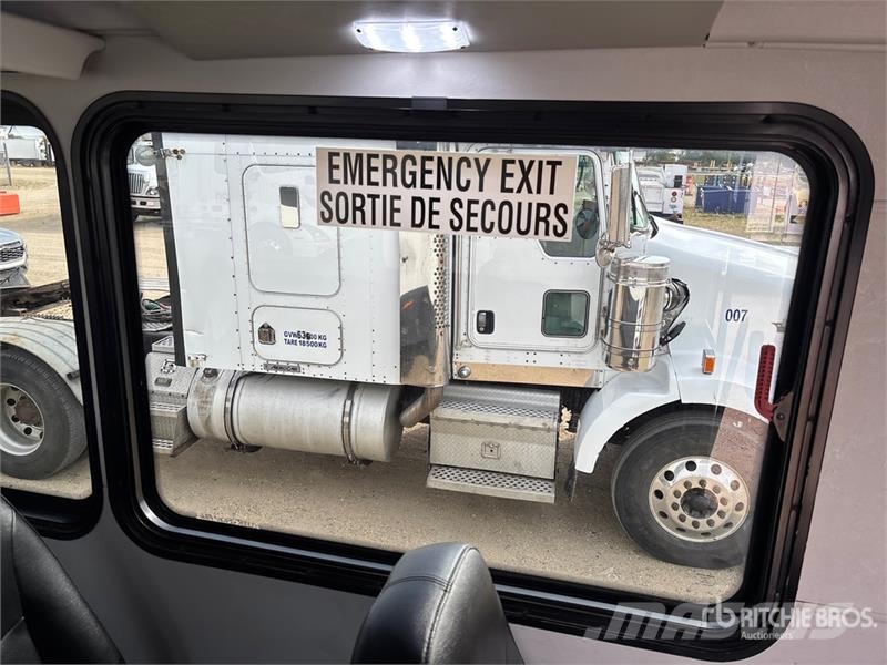 Freightliner S2C 106 4x2 Bus Minibusse