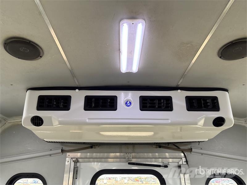 Freightliner S2C 106 4x2 Bus Minibusse