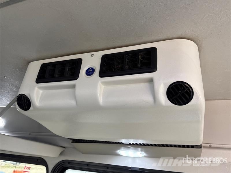 Freightliner S2C 106 4x2 Bus Minibusse