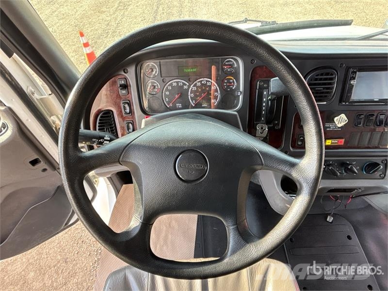 Freightliner S2C 4x2 45-Seat Bus Minibusse