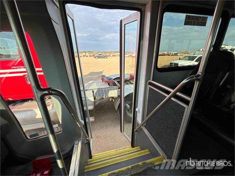Freightliner S2C 4x2 45-Seat Bus Minibusse