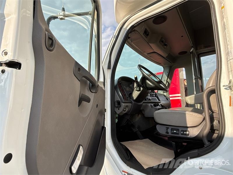 Freightliner S2C 4x2 45-Seat Bus Minibusse