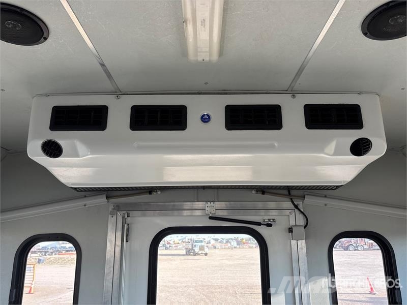 Freightliner S2C 4x2 45-Seat Bus Minibusse