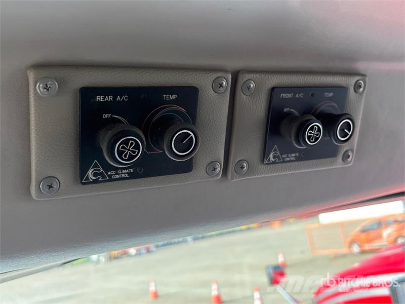 Freightliner S2C 4x2 45-Seat Bus Minibusse