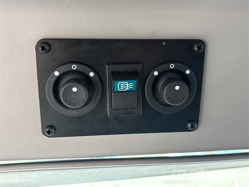 Freightliner S2C 4x2 45-Seat Bus Minibusse