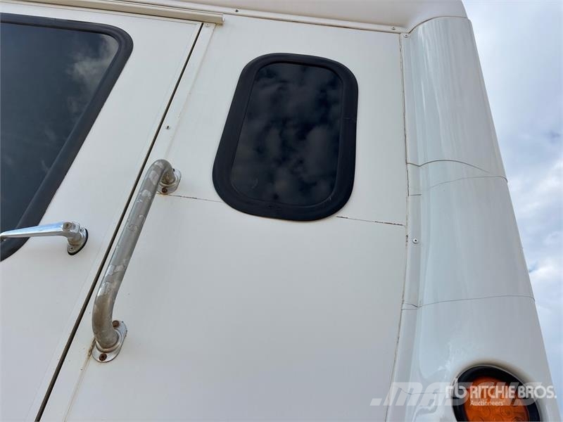 Freightliner S2C 4x2 45-Seat Bus Minibusse