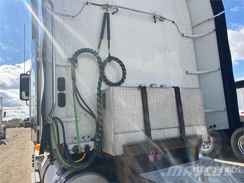 Freightliner SD122 6x4 T/A Sleeper Truck Tractor Tractor Units