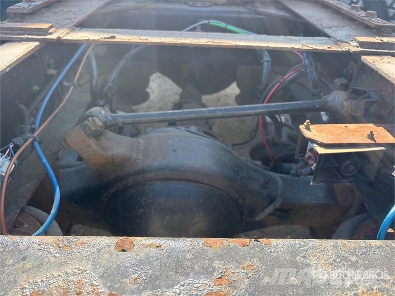 Freightliner SD122 6x4 T/A Sleeper Truck Tractor Tractor Units