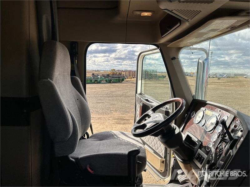 Freightliner SD122 6x4 T/A Sleeper Truck Tractor Тягачі