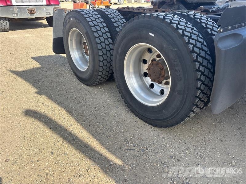 Freightliner SD122 6x4 T/A Sleeper Truck Tractor Tractor Units