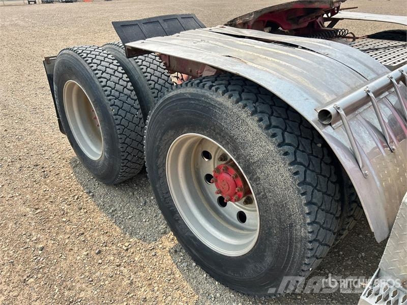 Freightliner SD122 6x4 T/A Sleeper Truck Tractor Tractor Units