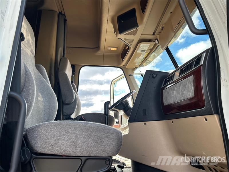 Freightliner SD122 6x4 T/A Sleeper Truck Tractor Тягачі
