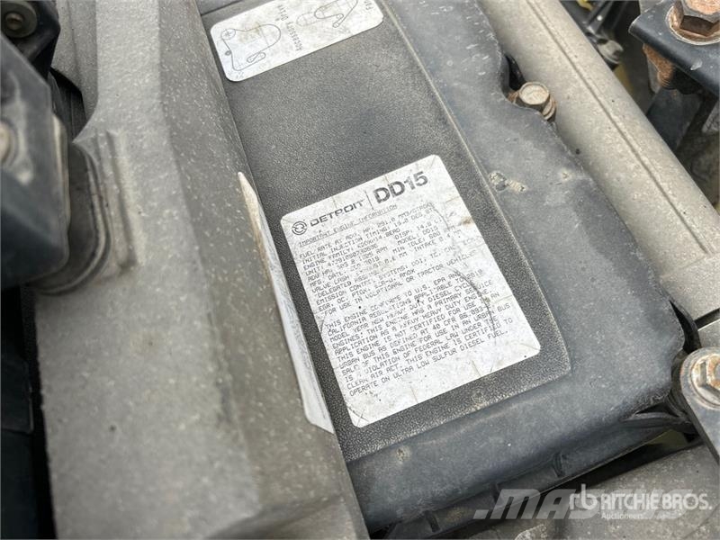 Freightliner SD122 6x4 T/A Sleeper Truck Tractor Тягачі