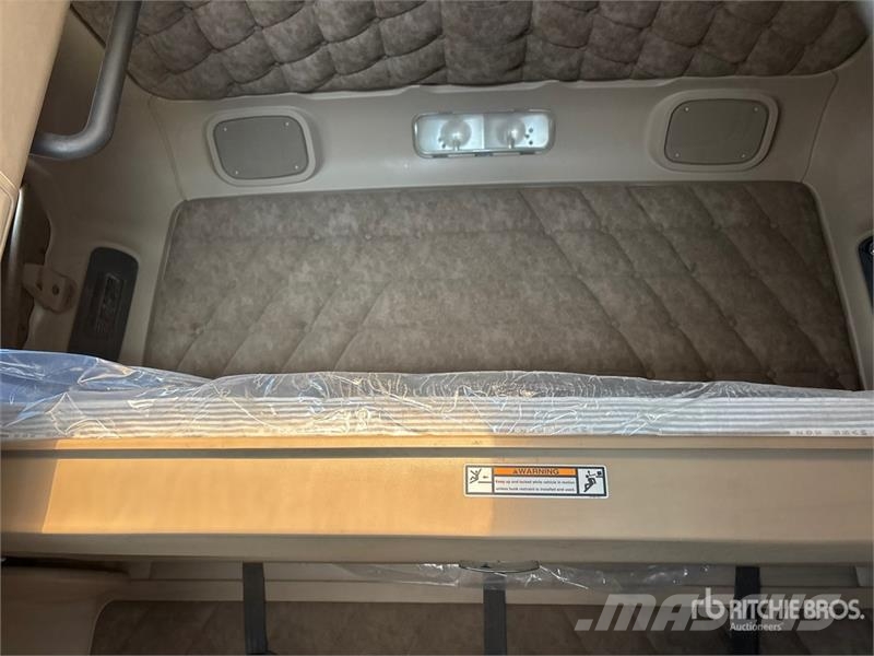 Freightliner SD122 6x4 T/A Sleeper Truck Tractor Tractor Units