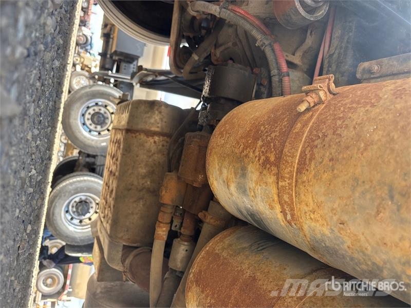 Freightliner SD122 6x4 T/A Sleeper Truck Tractor Tractor Units