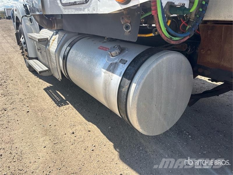 Freightliner SD122 6x4 T/A Sleeper Truck Tractor Tractor Units
