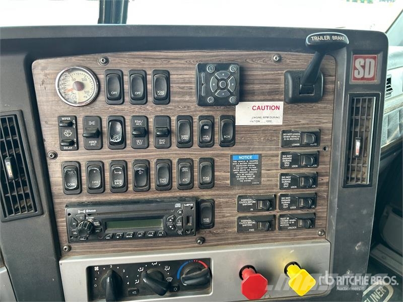 Freightliner SD122 6x4 T/A Sleeper Truck Tractor Tractor Units