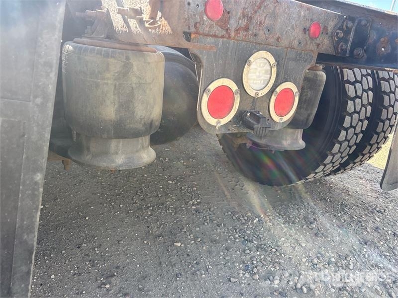 Freightliner SD122 6x4 T/A Sleeper Truck Tractor Tractor Units