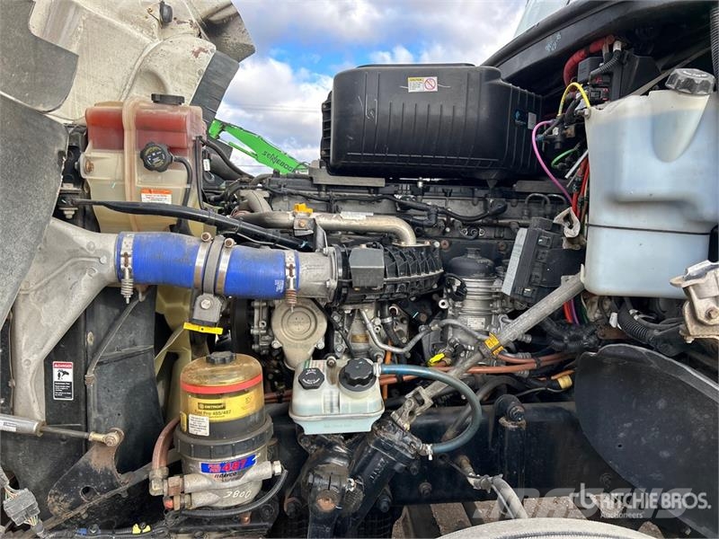 Freightliner SD122 6x4 T/A Sleeper Truck Tractor Тягачі