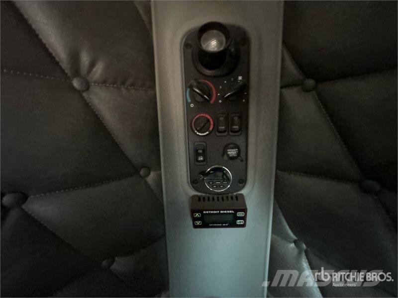 Freightliner SD122 6x4 T/A Sleeper Truck Tractor Tractor Units