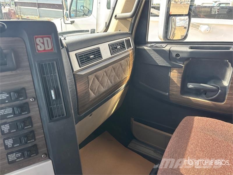 Freightliner SD122 6x4 T/A Sleeper Truck Tractor Tractor Units