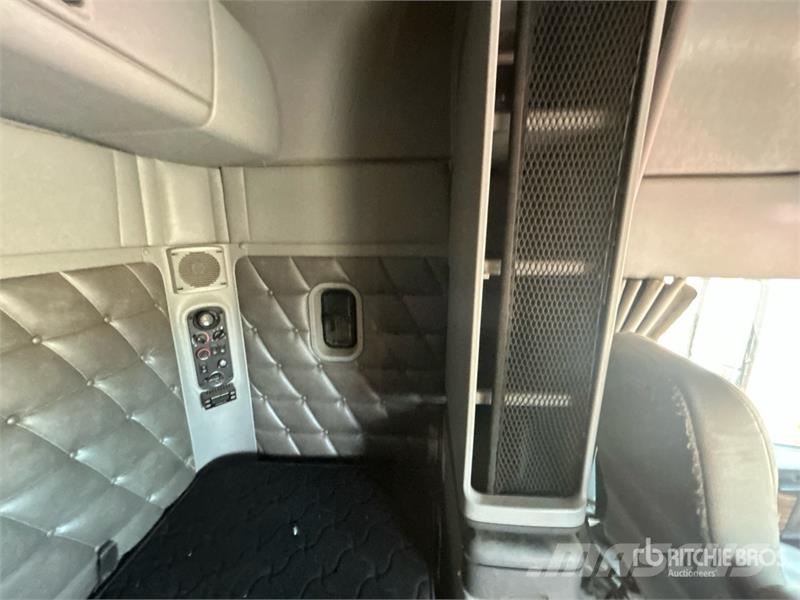 Freightliner SD122 6x4 T/A Sleeper Truck Tractor Tractor Units