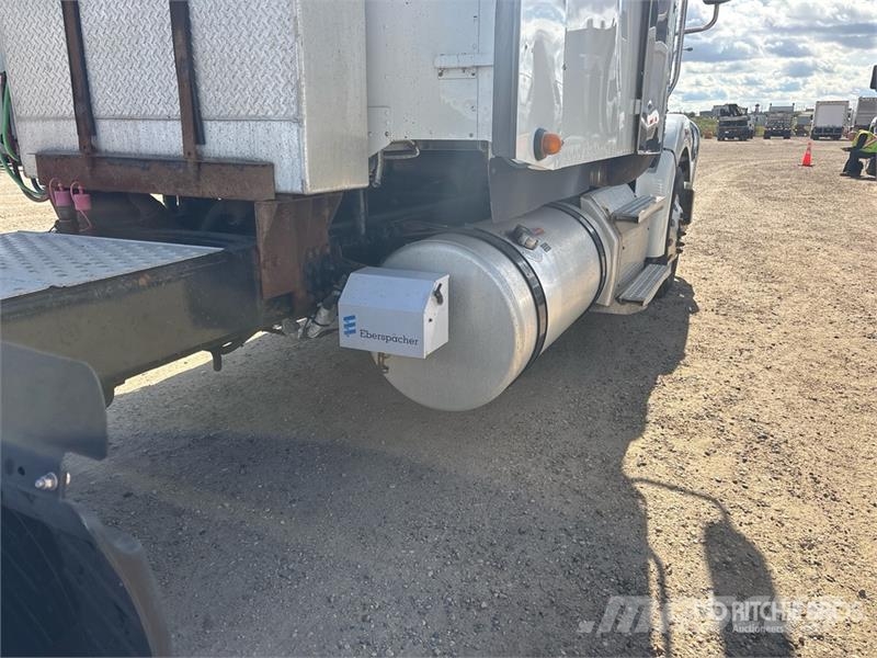 Freightliner SD122 6x4 T/A Sleeper Truck Tractor Tractor Units