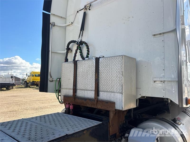Freightliner SD122 6x4 T/A Sleeper Truck Tractor Tractor Units