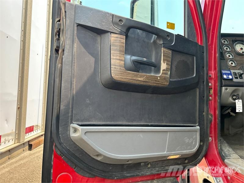Freightliner SD122 6x4 T/A Sleeper Truck Tractor Tractor Units