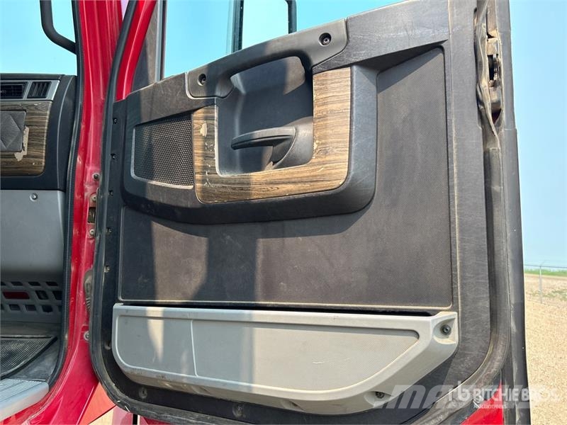 Freightliner SD122 6x4 T/A Sleeper Truck Tractor Tractor Units