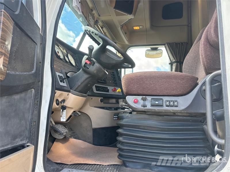 Freightliner SD122 6x4 T/A Sleeper Truck Tractor Tractor Units