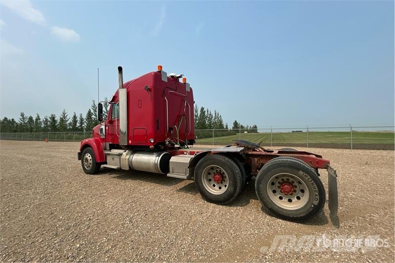 Freightliner SD122 6x4 T/A Sleeper Truck Tractor Tractor Units
