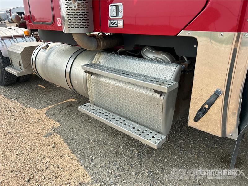 Freightliner SD122 6x4 T/A Sleeper Truck Tractor Tractor Units
