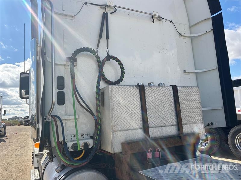Freightliner SD122 6x4 T/A Sleeper Truck Tractor Tractor Units