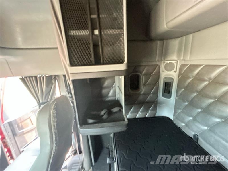 Freightliner SD122 6x4 T/A Sleeper Truck Tractor Tractor Units