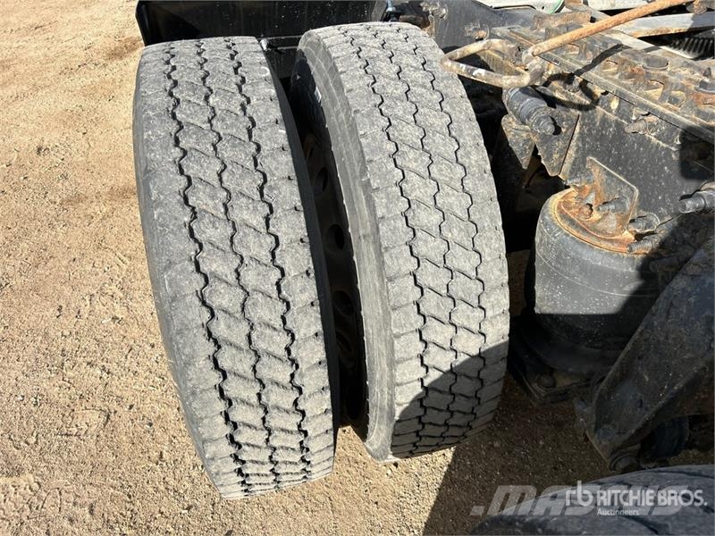 Freightliner SD122 6x4 T/A Sleeper Truck Tractor Тягачі