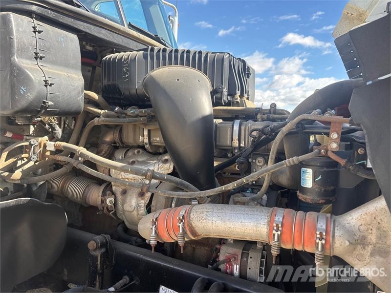 Freightliner SD122 6x4 T/A Sleeper Truck Tractor Tractor Units