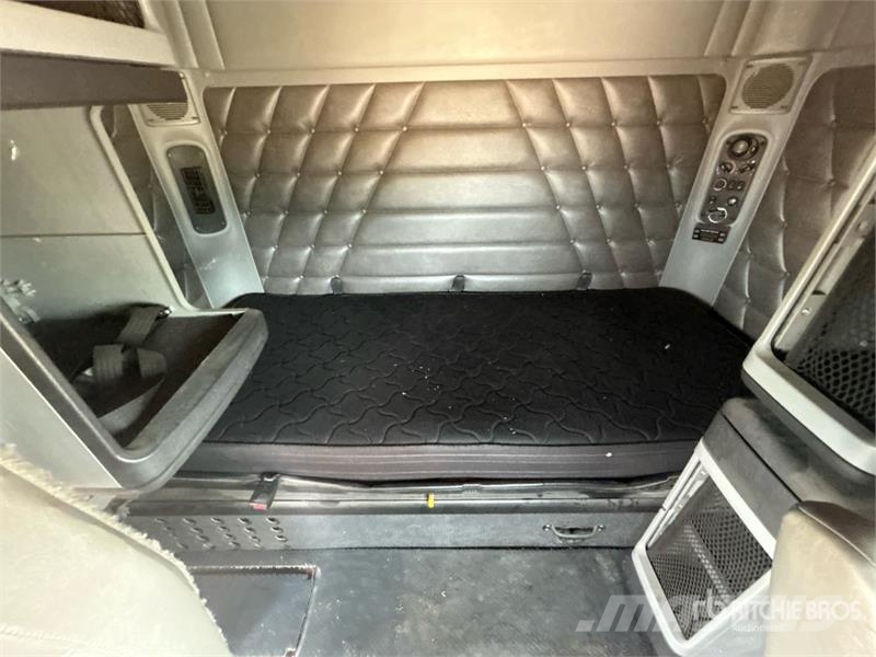 Freightliner SD122 6x4 T/A Sleeper Truck Tractor Tractor Units