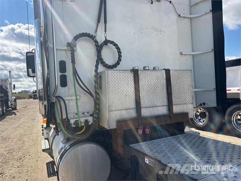 Freightliner SD122 6x4 T/A Sleeper Truck Tractor Tractor Units