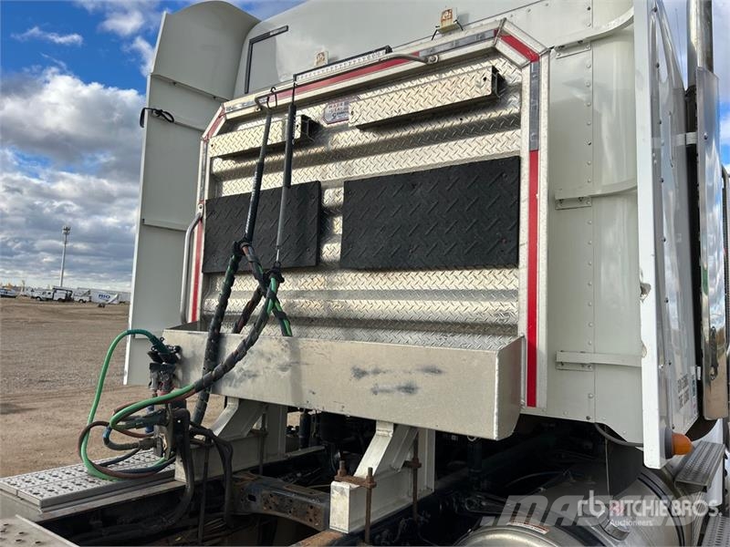 Freightliner SD122 6x4 T/A Sleeper Truck Tractor Тягачі