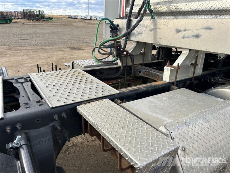 Freightliner SD122 6x4 T/A Sleeper Truck Tractor Тягачі