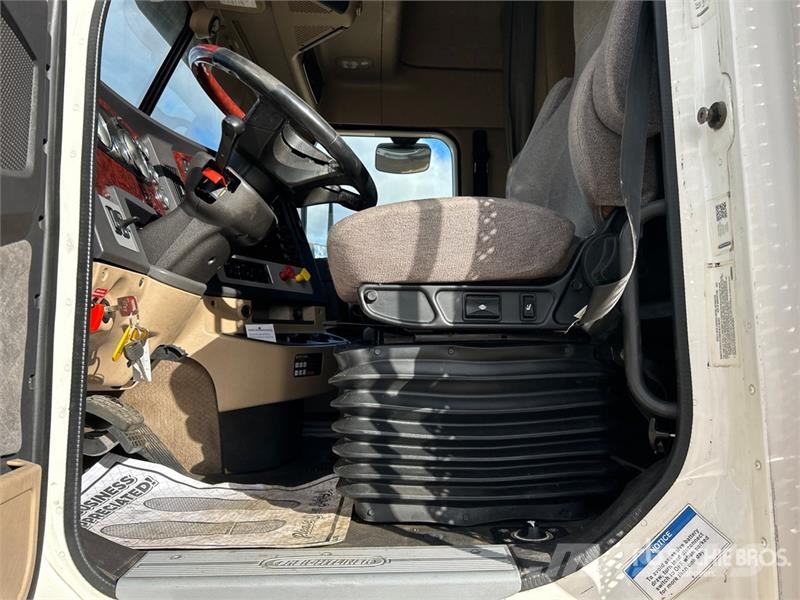 Freightliner SD122 6x4 T/A Sleeper Truck Tractor Тягачі