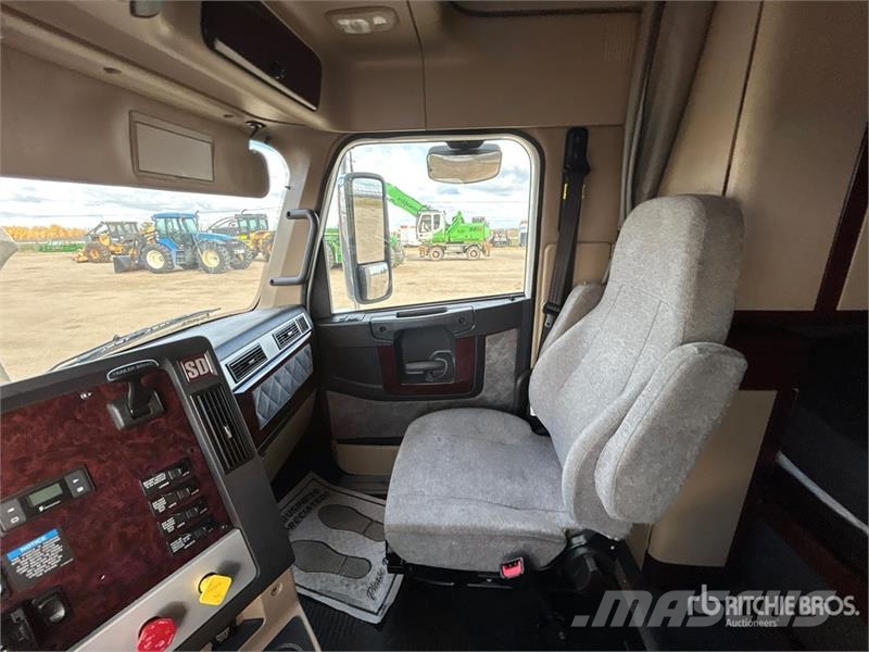 Freightliner SD122 6x4 T/A Sleeper Truck Tractor Тягачі