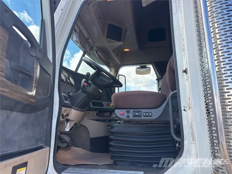 Freightliner SD122 6x4 T/A Sleeper Truck Tractor Tractor Units