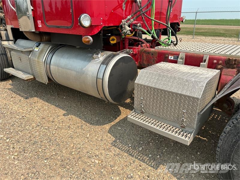 Freightliner SD122 6x4 T/A Sleeper Truck Tractor Tractor Units