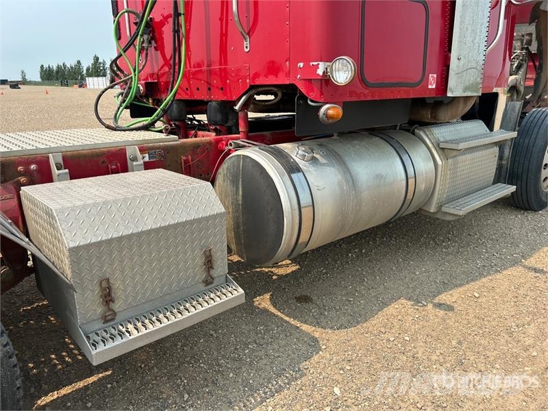 Freightliner SD122 6x4 T/A Sleeper Truck Tractor Tractor Units